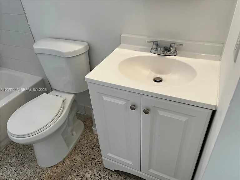 928 SW 30th Ave #3 — Photo 10