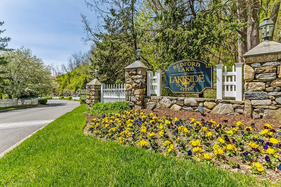 Bedford Lake Apartments — Photo 4