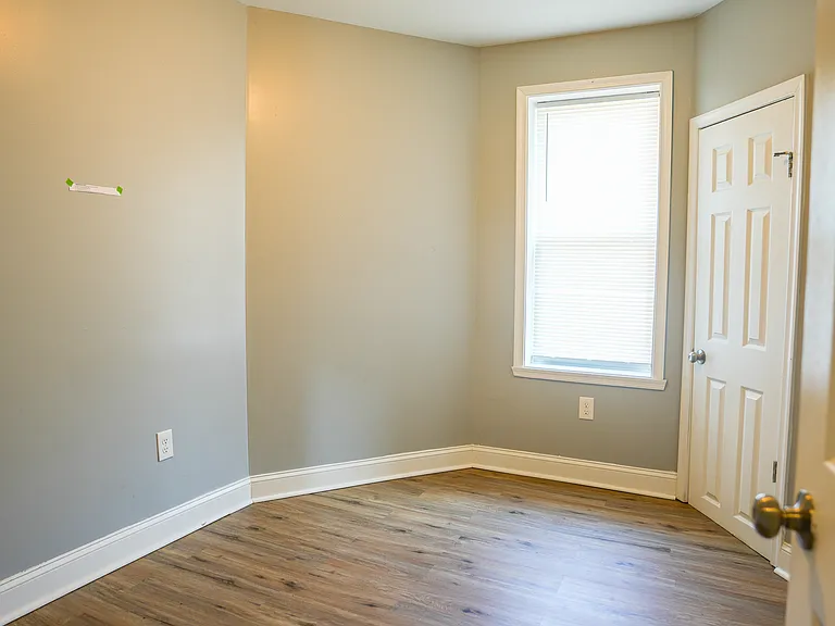 1204 Bonaparte Ave — Photo 22