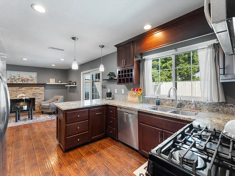 Woodcrest Dr — Photo 6