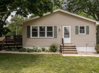 2317 Newport Dr SW, Cedar Rapids, IA 52404