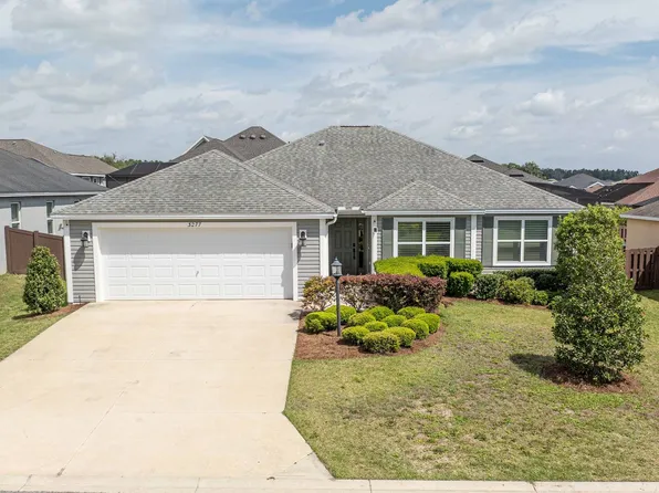 3277 Sennett Cir, Oxford, FL 34484