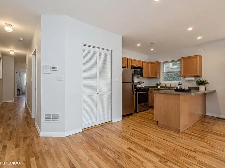 1444 W School St — Photo 14