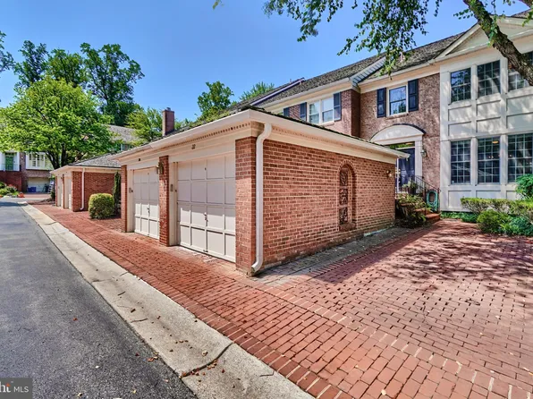 22 Maplewood Park Ct, Bethesda, MD 20814