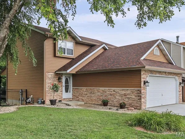 1009 Robert Dr, Maryville, IL 62062