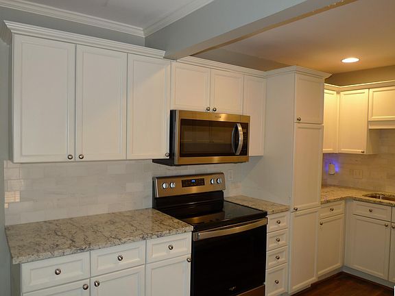 3rd image of 3350 Altamont Rd S APT B15