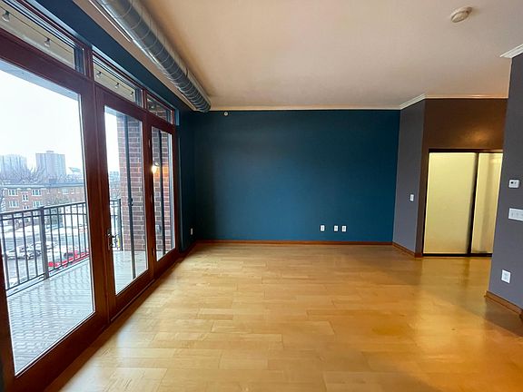 Living Room with 9 Ft Ceilings