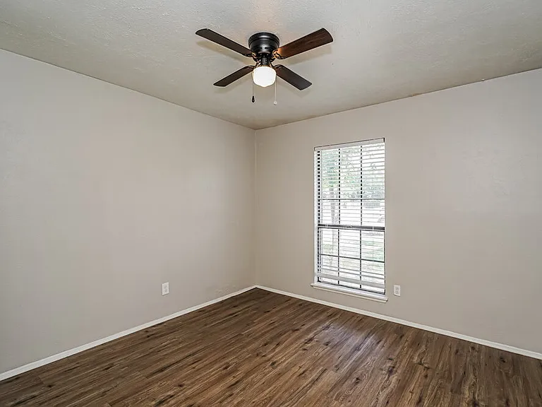 4141 Yellowleaf Dr — Photo 13