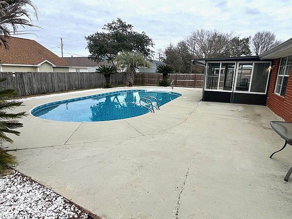 2nd image of 318 Riverchase Blvd