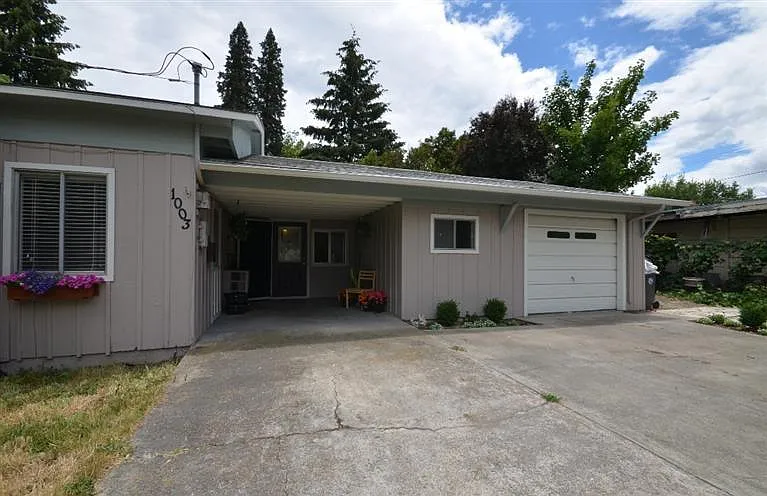 1003 Jasper St photo 1