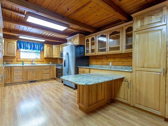 4th image of 407 Country Ln