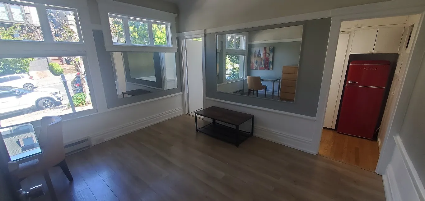 905 Ashbury St — Photo 1