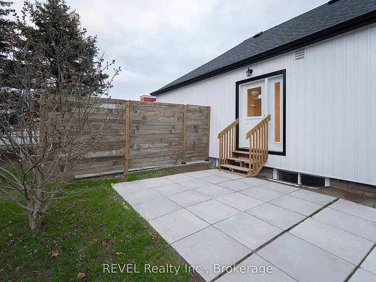 718 Ontario Rd #UPPER — Photo 14