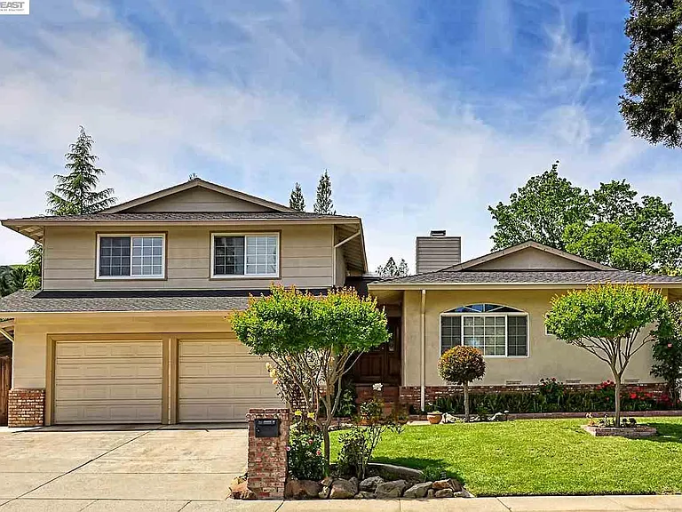 12923 Hawkins Dr — Photo 1