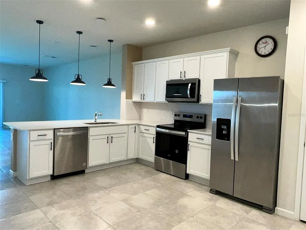 3 bed, 2.5 bath, 1736 sqft, $2,095 — Photo 3