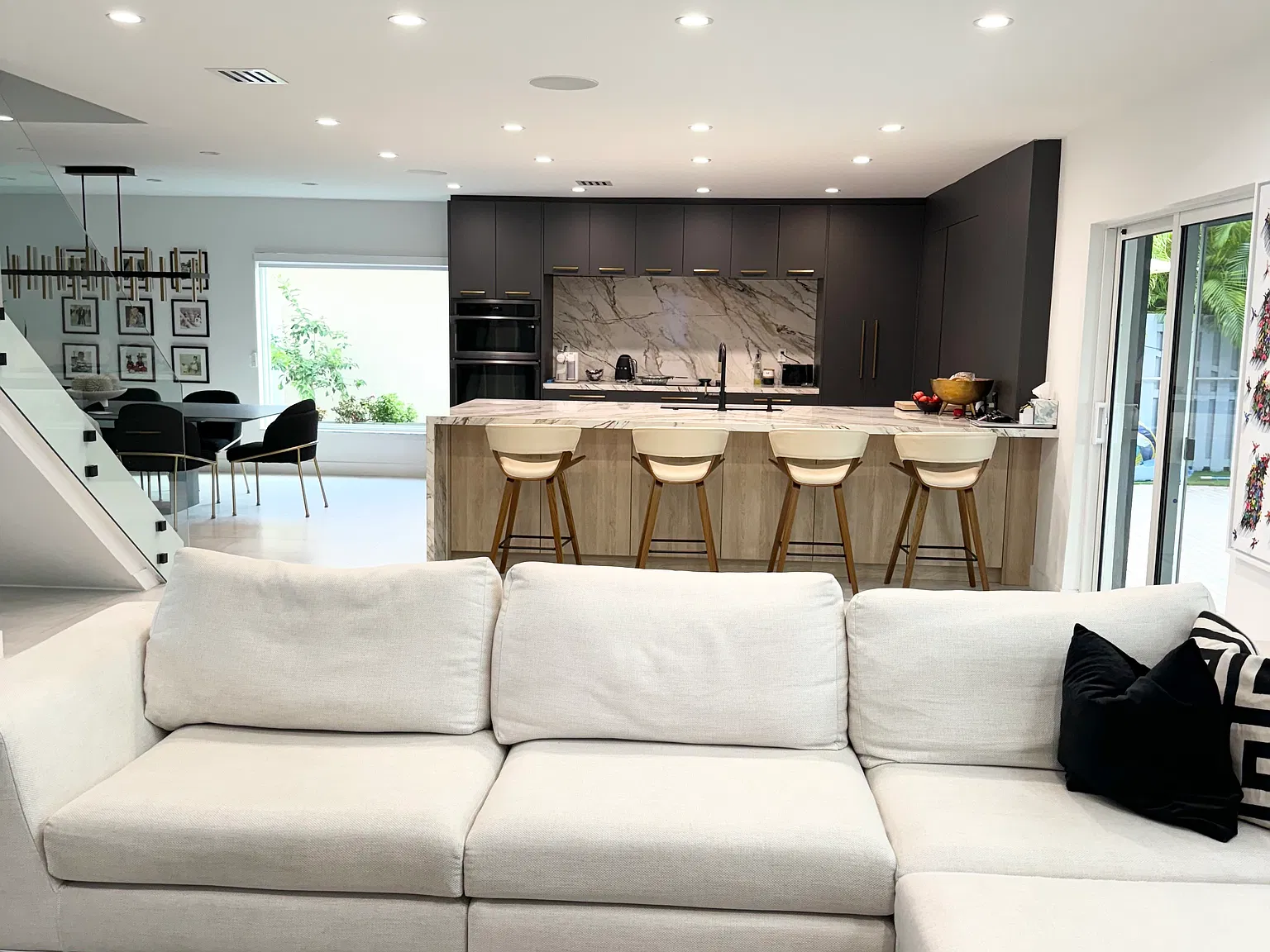 4 bed, 2.5 bath, 2148 sqft, $7,000 — Photo 4