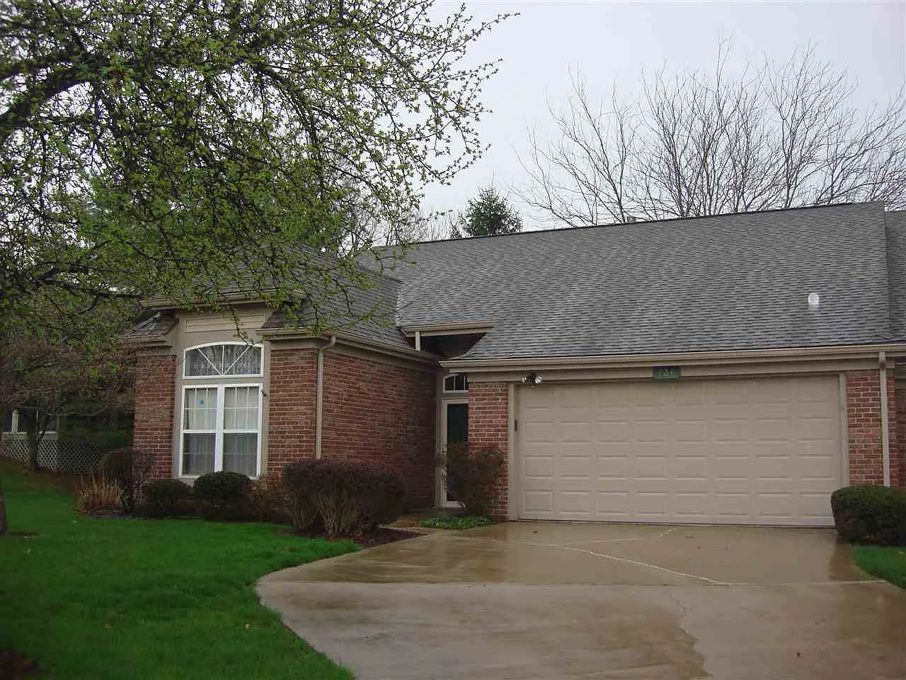 736 E Moss Creek Cir photo 1