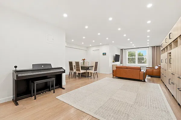 Living room, photo 1