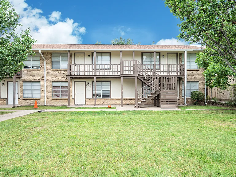 131 Legendary Ln — Photo 1