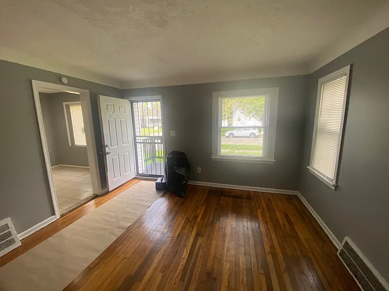 8850 Rosemont Ave — Photo 3