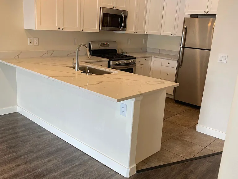 Axis at 739 Apartments — Photo 11