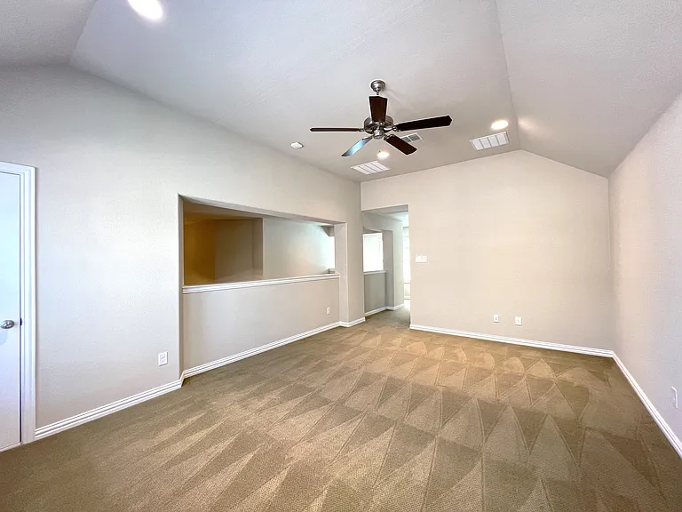 720 Raunald Dr — Photo 18