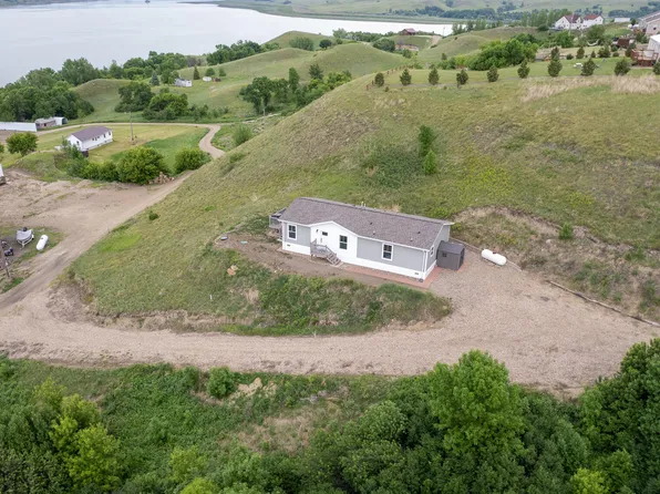 8166 Palm Rd SW, Linton, ND 58552