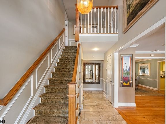 4th image of 8 White Pine Rd