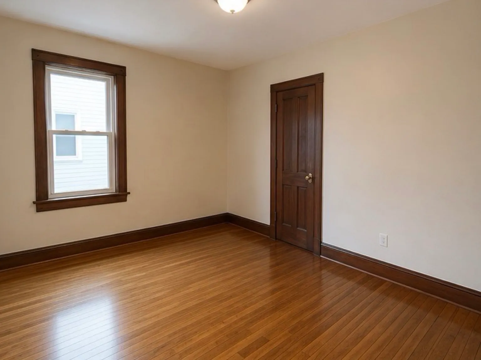 740 Willow Ave — Photo 2