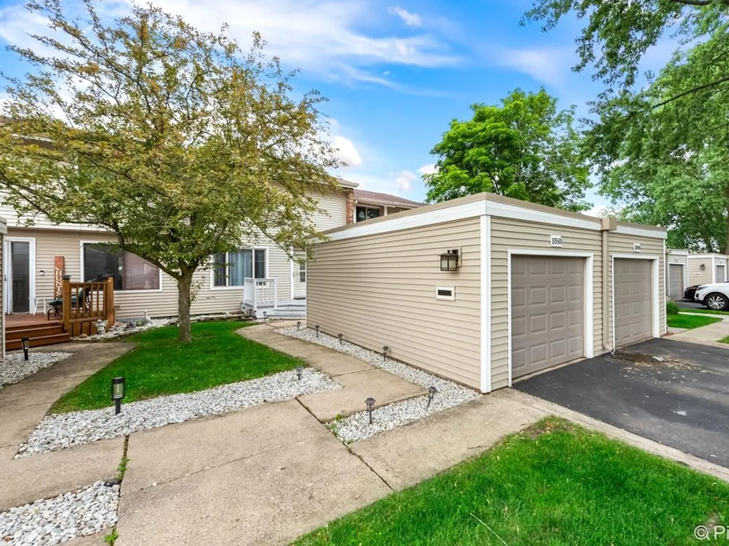 1050 Cascade Dr photo 1