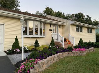 6 Old Manor Rd, Holmdel, NJ 07733