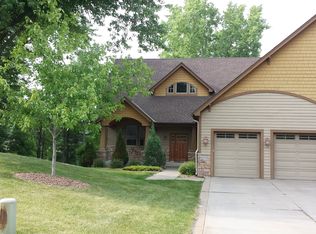 6050 Oakview Ct, Shorewood, MN 55331