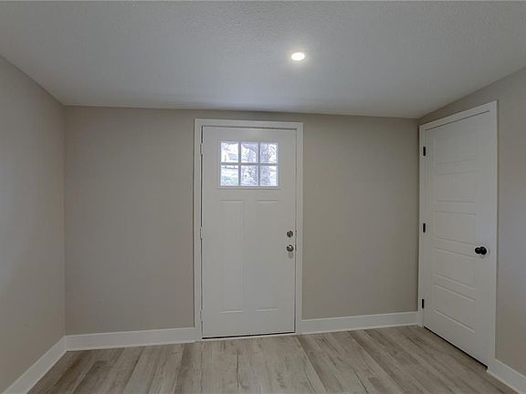 5th image of 4323 N Campbell St