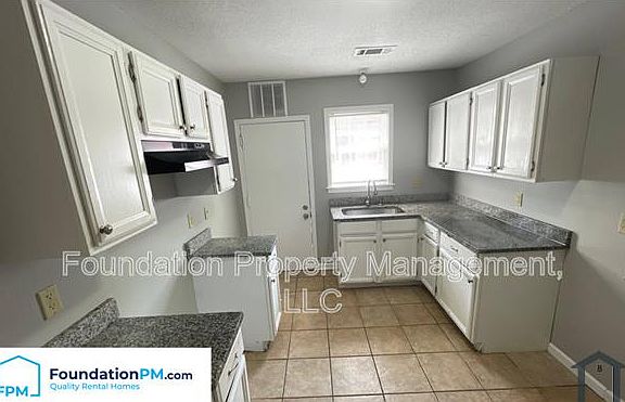 3rd image of 1817 Netherwood Ave