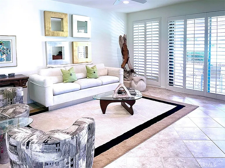 8 Cadiz Dr — Photo 1