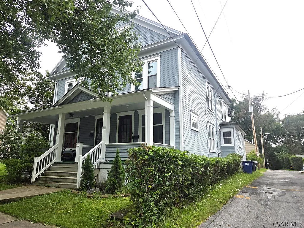 3 bed, 1.5 bath, 1688 sqft, $1,500 — Photo 1