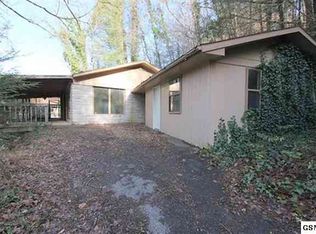 731 Widows Knob Rd, Gatlinburg, TN 37738