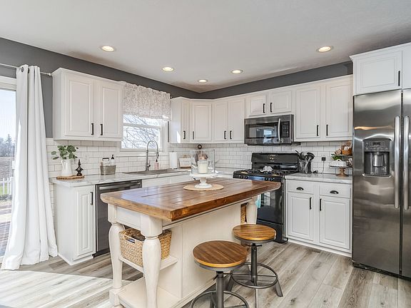 3rd image of 309 Burcham Dr