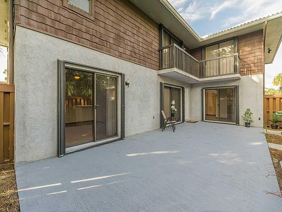 3rd image of 104 SE Camelot Gardens Boulevard #D