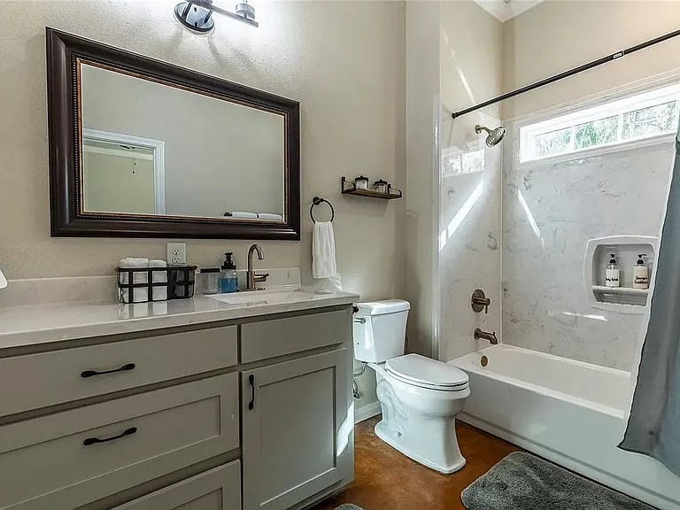 1121 Brook Ave — Photo 17