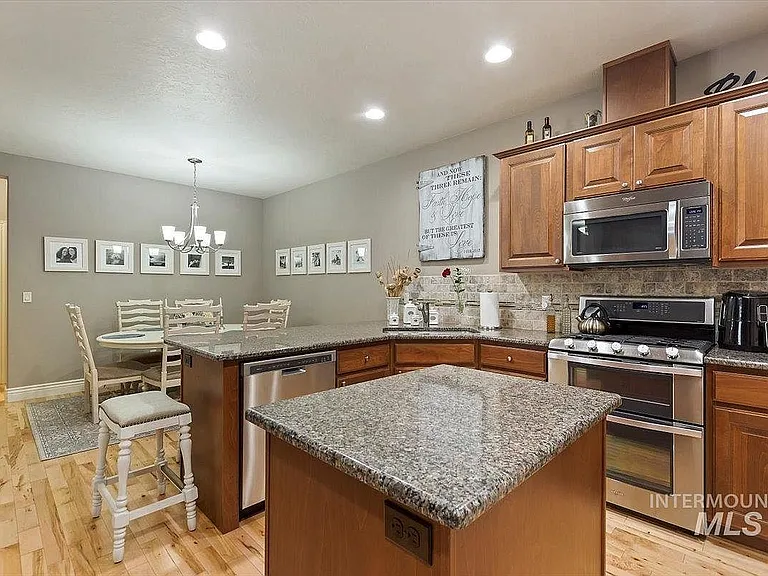 2549 E Satterfield St — Photo 29