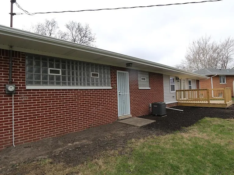 5465 Maryland St — Photo 3