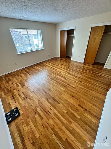 311 Edison Glen Ter Photo 1