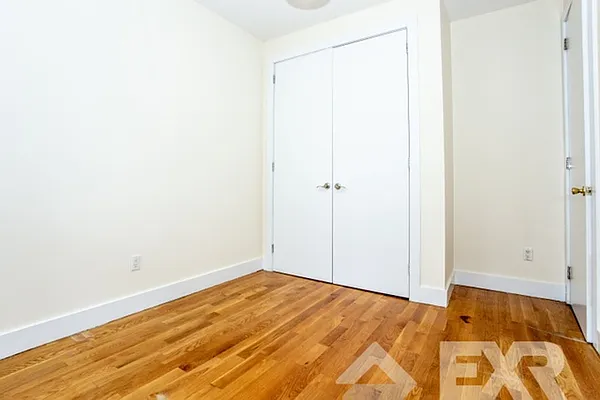 Rented by EXR | media 4