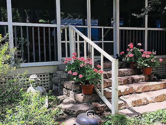 stairs into screen porch
