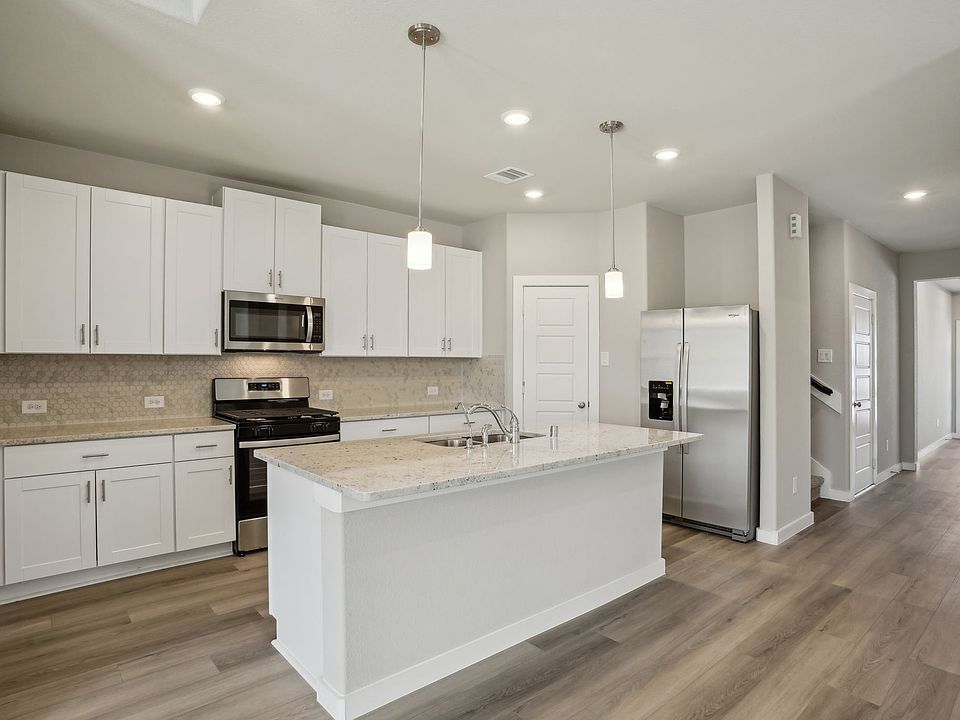 11-web-or-mls-Houston - Pine Lake Cove - 18083 Martin Pines Dr, Conroe, TX 77356 - 010.jpg