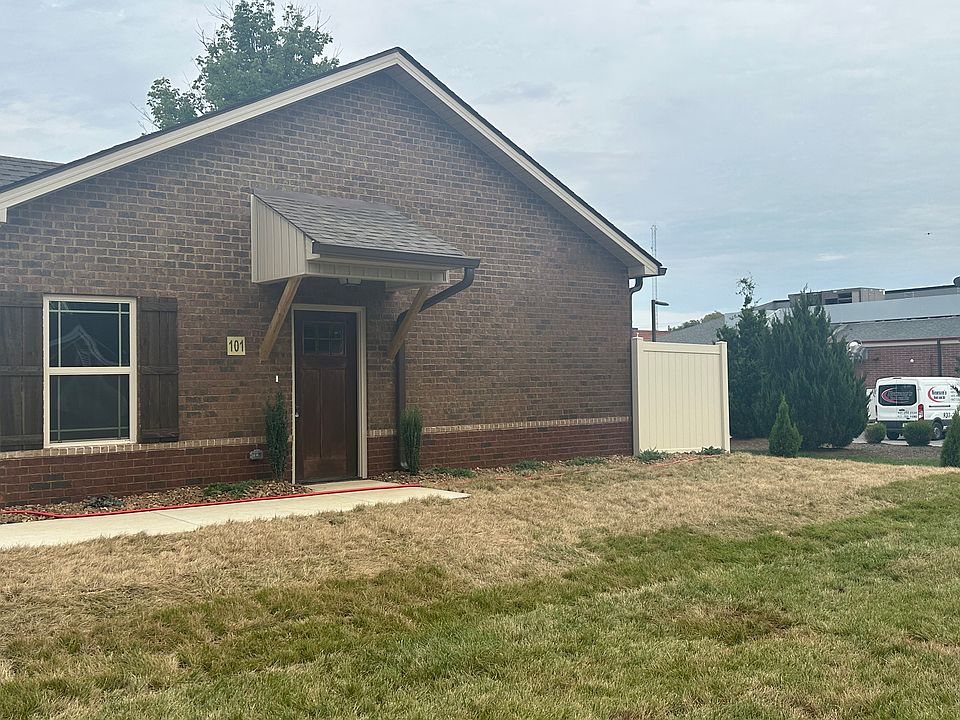 1st image of 616 Deery St #101