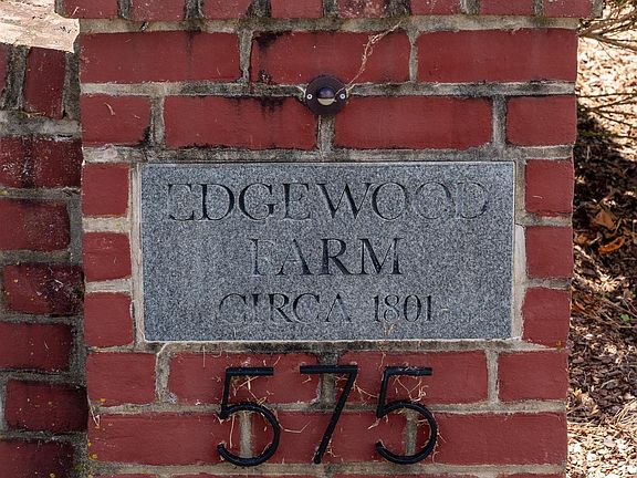 4th image of 575 Arcadian Way
