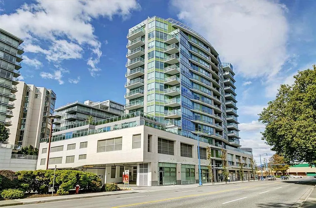 2 bed, 792 sqft, $2,600 — Photo 1