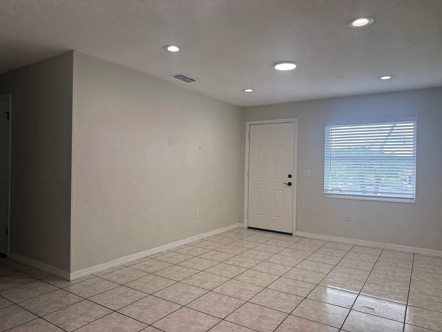 3 bed, 1373 sqft, $2,000 — Photo 3